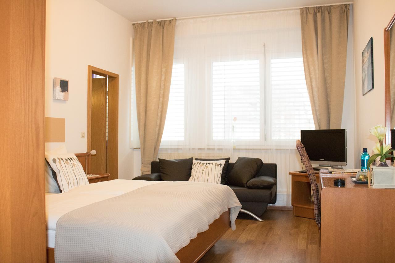 Stadthotel Russelsheim Bagian luar foto